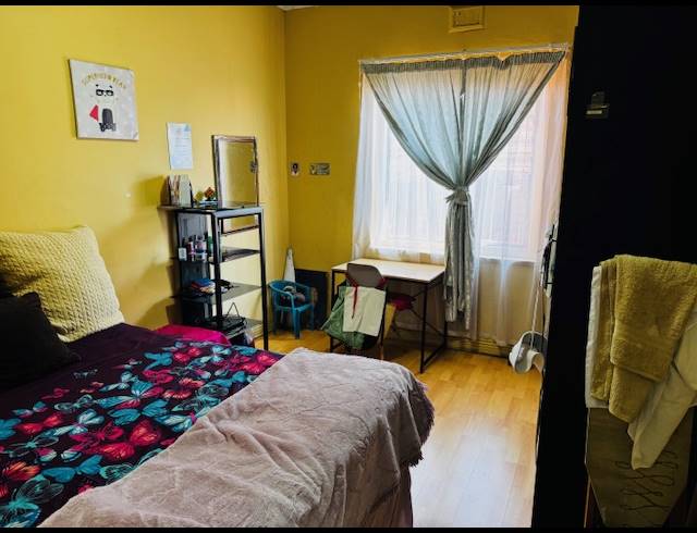 2 BEDROOM HOUSE FOR SALE IN KENILWORTH